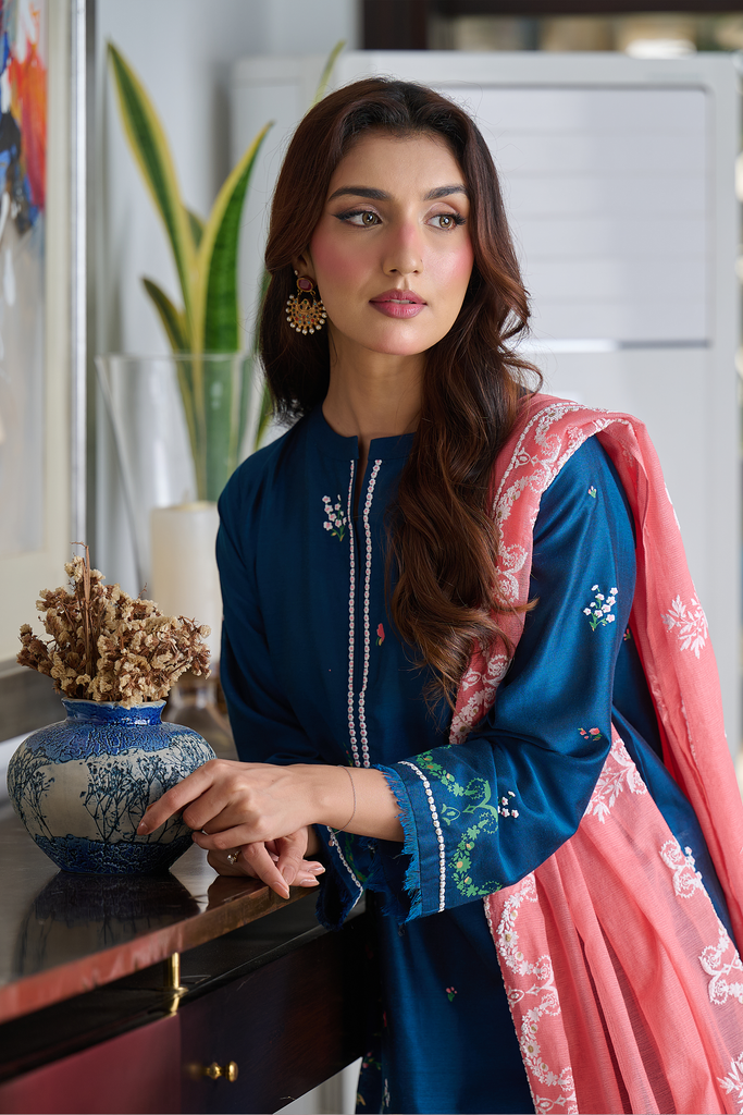 Latest Pakistani fashion trends 2025