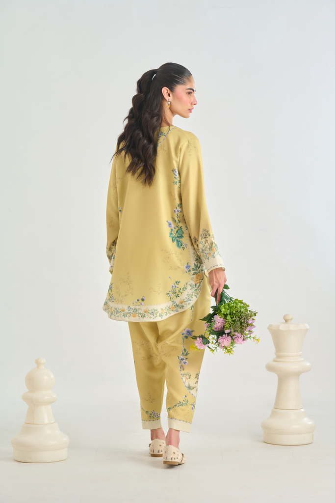 A Complete Guide to Choosing the Perfect Mehandi Dress for a Colorful Celebration