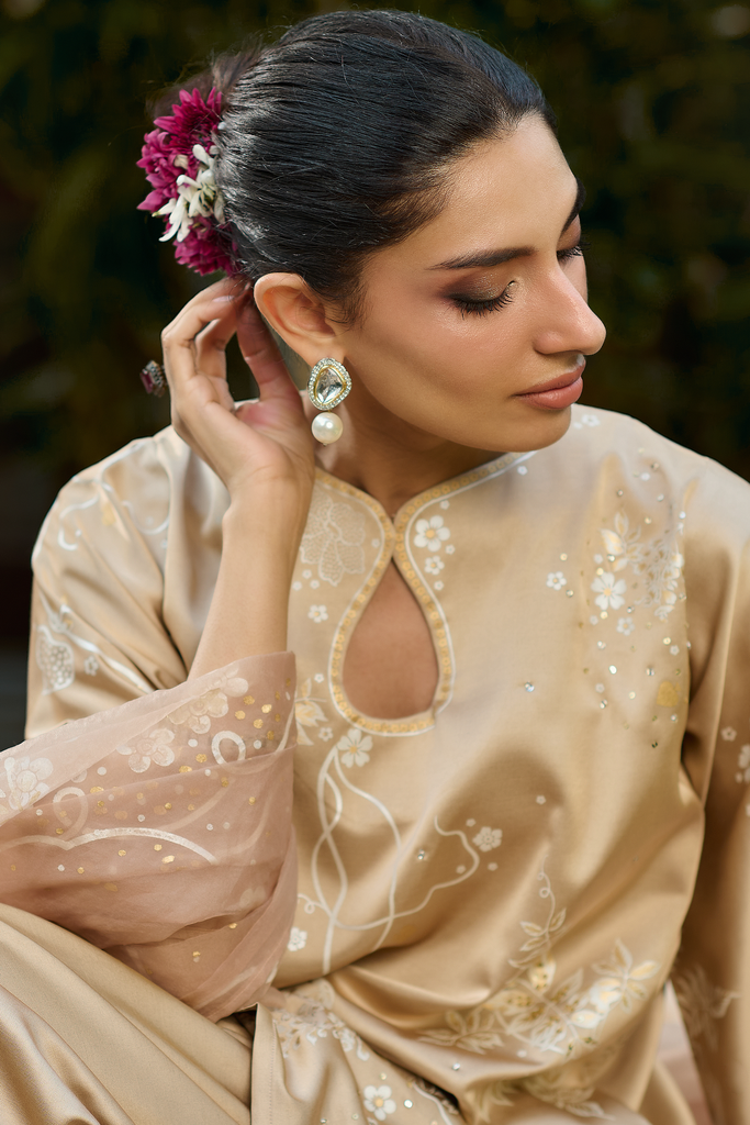 Kayseria Unstitched Suit – A Timeless Choice for Elegant Women’s Fashion