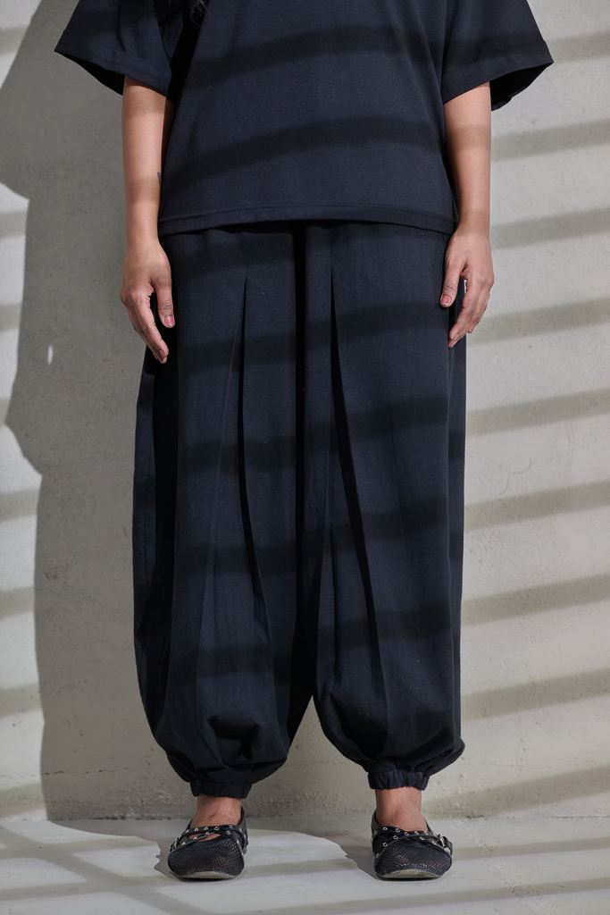Black Linen Pleated Balloon Pants